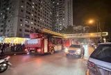 Điều động 2 xe chữa cháy và 15 chiến sĩ dập hỏa hoạn ở chung cư Linh Đàm