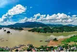 Hồ nước nhân tạo lớn nhất Việt Nam dài lên đến 230 km, có công trình lớn nhất Đông Nam Á thế kỷ 20...được quy hoạch khu du lịch 52.200ha, được ông lớn SunGroup "để mắt" đến