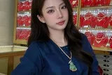 Cô chủ tiệm vàng "gây sốt" với nhan sắc đỉnh cao, chẳng thua kém gì bất cứ hot girl đình đám nào ở thời điểm hiện tại