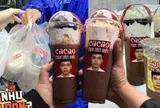 Thử tiệm cacao của sinh viên năm nhất đang gây sốt, được phong làm ông trùm marketing vì dám in mặt khắp bao bì