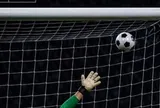 Tại sao bàn thắng ở phút bù giờ lại khiến một người đàn ông bật khóc? Câu trả lời nằm sâu trong não bộ anh ta