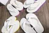 Vì sao gọi là dép Lào?