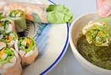 Vì sao một số món ăn Việt Nam ngon hơn khi ăn bằng tay?