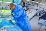Bác sĩ TP.HCM nghẹn lòng trước tâm nguyện mang theo đôi dép của 1 người mẹ trước lúc qua đời: "Tôi có viết vào cuốn hồi kí Covid, nhưng chưa bao giờ đọc lần 2…”