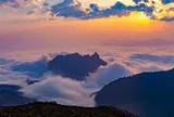 Ít người biết đỉnh núi cao thứ 5 Việt Nam, là “ cột mốc thiêng liêng đẹp nhất biên cương” ở độ cao trên 3.000m, điểm đến "trong mơ" của dân trekking