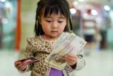 15.000 tài khoản của 'nhà đầu tư' dưới 1 tuổi: Cơn sốt chứng khoán bùng nổ tại một quốc gia châu Á, phụ huynh đua nhau tích sản cho con từ khi mới sinh