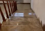 Vì sao ngày càng nhiều gia đình không còn lát đá bóng ở cầu thang? 2 bề mặt giảm trơn trượt tốt hơn đang dần trở thành xu hướng mới