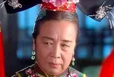 Diễn vai ác quá xuất sắc, 'Dung ma ma' từng bị ném trứng, taxi từ chối chở