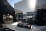 Nhà phân phối Mercedes-Benz đồng loạt đầu tư nâng chuẩn showroom tại Việt Nam