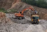 Xử lý bãi đổ trộm chất thải ngay trước cổng nhà máy rác lớn nhất Hà Nội