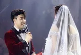 Akira Phan bật khóc cám ơn vợ: "Đêm nào cũng tâm sự cùng em, cười giỡn cùng em mà không biết chán"