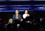 Hai vợ chồng người Việt vừa có thêm 500 triệu USD chỉ sau một ngày