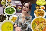 Mâm cơm nhà của MC Hoàng Trang - con gái NSND ngâm thơ nổi tiếng của Việt Nam