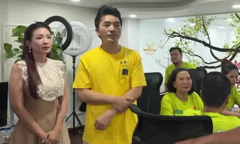 Nam ca sĩ bị nói hết thời bán bánh mì, ở nhà hàng chục tỷ TP.HCM to như khách sạn