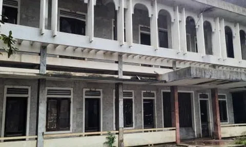 Trụ sở dôi dư sau sáp nhập: Khó chuyển đổi công năng, nên bán thu ngân sách