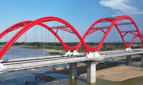 Cận cảnh cầu vòm thép 850 tỷ đồng sắp thông xe ở Quảng Ngãi