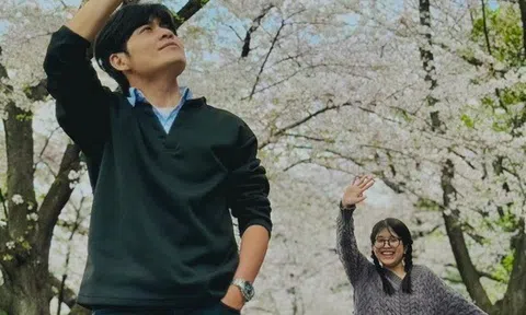 NS Nguyễn Văn Chung - hot dad đang nổi rần rần, than thở vì bị "phá đám" giữa rừng hoa lãng mạn nhưng dân tình lại bênh "kẻ phá đám" chằm chặp!