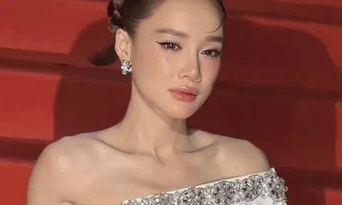 Chiếc váy đẩy Nhã Phương vào "thế khó"