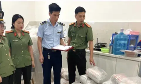 Triệt phá cơ sở sản xuất, kinh doanh thức ăn cho thú cưng nghi giả mạo nhãn hiệu