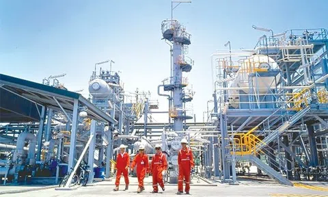 Tập đoàn triệu tỷ duy nhất của Việt Nam đạt doanh thu hơn 410.000 tỷ trong 5 tháng, có thể chịu nhiều rủi ro từ căng thẳng Iran – Israel