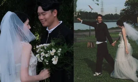 Thành Chung khoe bộ ảnh ngọt hơn đường với nàng WAG xinh nhất làng bóng Việt, 7 năm yêu vẫn một ánh mắt si tình