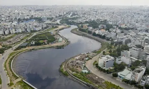 Thi công ì ạch, loạt nhà thầu dự án cải tạo tuyến kênh dài nhất TPHCM bị phạt