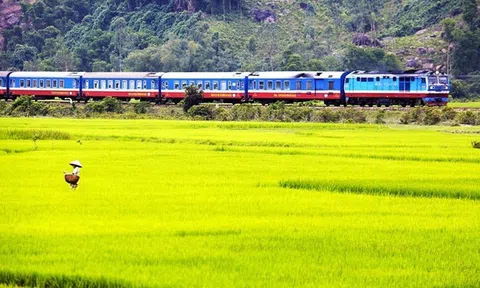 Chuyến tàu dài nhất Việt Nam là "chuyến tàu đẹp nhất hành tinh", du khách nhận xét: Phải đi 1 lần trong đời!
