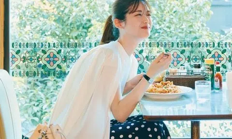 Không lên đời điện thoại, không nâng cấp xe: Xu hướng tiêu dùng ngược đang trở thành chiến lược sống bền vững của người trẻ
