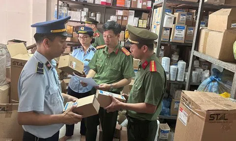 Cảnh sát bất ngờ kiểm tra một công ty