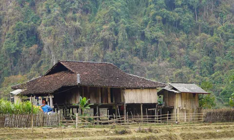 Ngôi làng “bị bỏ quên” ở miền Bắc: Không điện, không đường, nhưng vẫn đón nườm nượp khách ghé thăm