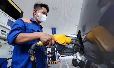 Giá xăng tăng hơn 1.000 đồng/lít