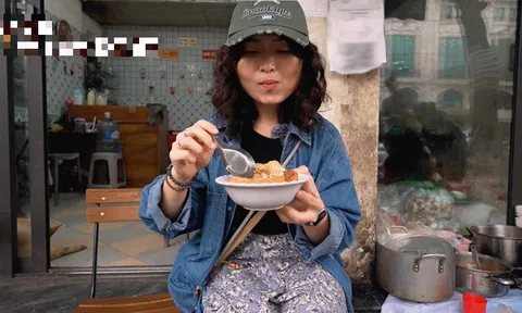 Khách Trung Quốc thử 1 món xôi Việt Nam, ngay miếng đầu đã thốt lên: "Hương vị bùng nổ… chỉ ở đây mới có"