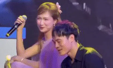 Hoà Minzy-Văn Toàn đẹp đôi sánh vai, netizen soi lời nhắn "ám muội" trên mức tình bạn