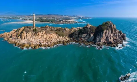 Nơi có cả biển và núi cách TP.HCM gần 200km: Nằm giữa biển nhưng không phải đảo, nước rút có thể đi bộ ra