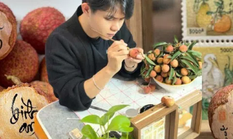 Viết thư pháp trên quả vải thiều, chàng trai gen Z Hà Nội gây sốt mạng