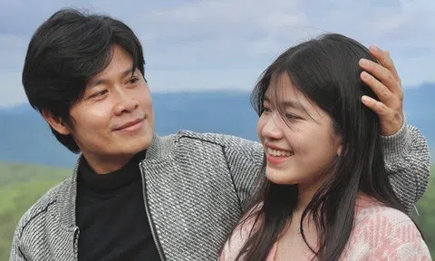 Bất ngờ tiễn con gái Suri sang Úc du học, NS Nguyễn Văn Chung đau lòng vì sự cố xảy ra ngay trước giờ bay