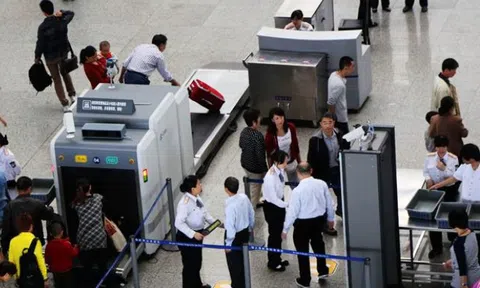 Khách Việt bất ngờ khi bị tịch thu đồ ở ga tàu Trung Quốc, thốt lên: "Tôi không nghĩ đến mức như vậy!"