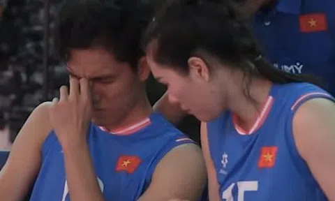 VĐV bóng chuyền nữ Việt Nam bật khóc, nhận tiền thưởng lớn hậu VTV Cup
