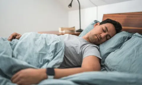 Ngủ kiểu này mỗi tối có thể gây sa sút trí tuệ: Đọc ngay còn tránh