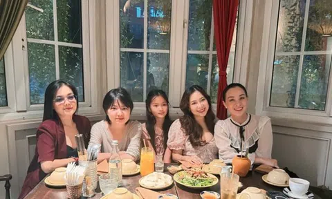 Mắt Ngọc hội ngộ sau 25 năm: Những cô gái thanh xuân nay đã là mẹ, có thêm thành viên nhí cực đáng yêu
