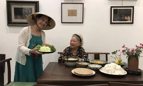 Nữ NSND nổi tiếng cả nước được mẹ U90 là NSƯT chúc mừng tuổi mới