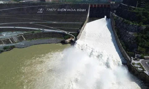 Thủy điện Hòa Bình đóng 2 cửa xả đáy từ 16h ngày 19/7 và 7h ngày 20/7