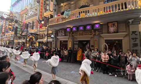 Khách Việt bất ngờ với cảnh tượng khi du lịch Trung Quốc, nhận xét: "Tôi nghĩ chỉ có trên phim"