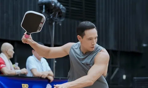 Ông xã Hồ Ngọc Hà để lộ body 6 múi cuồn cuộn trên sân pickleball khiến dân tình xuýt xoa