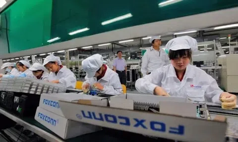 Foxconn tức tốc tuyển công nhân lắp iPhone 17: Trả 100 nghìn đồng/giờ, thưởng thêm gần 30 triệu nếu làm đủ 3 tháng