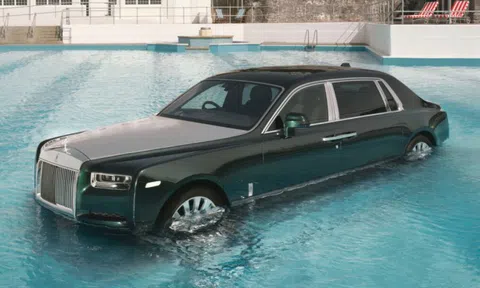Cận cảnh nhúng nước siêu xe Rolls-Royce giá 50 tỷ đồng