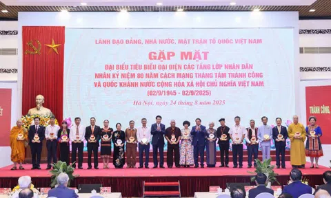 Doanh nhân Đỗ Quang Hiển được vinh danh nhờ thành tích xuất sắc đóng góp cho cộng đồng