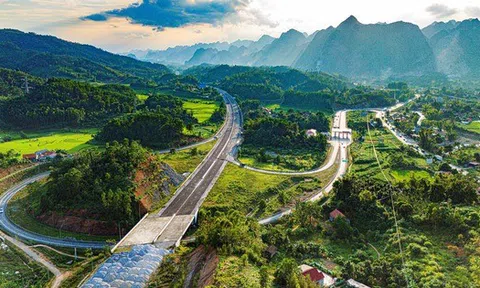 Tuyến cao tốc trọng điểm miền Bắc dài 43 km, kết nối với 3 cửa khẩu quốc tế sẽ thông tuyến vào cuối năm nay