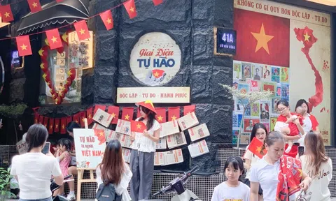 Quán cà phê Hà Nội bán chỗ ngồi từ 250 -1 triệu đồng xem diễu binh, ngày 2/9 đã hết chỗ
