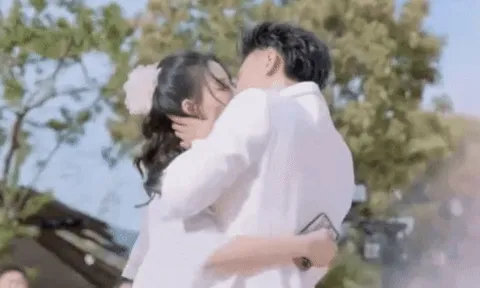 Đám cưới của "anh sếp showbiz" và nàng thơ gen Z: Con đầu lòng liệu có lộ diện, khách mời toàn sao hạng A?